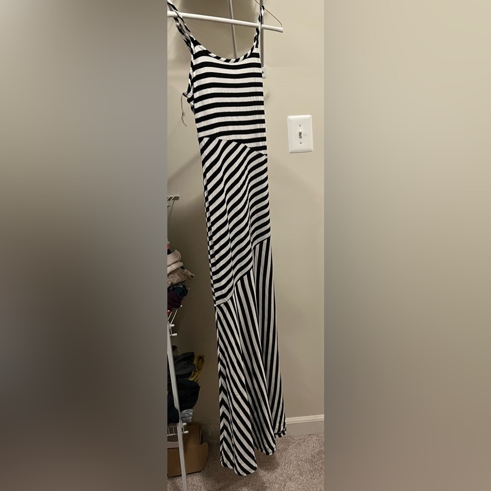 NWT Monteau Maxi Dress size small